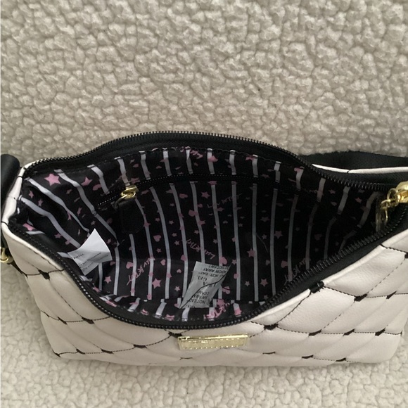 Betsey Johnson, White/Black LBLOLA Crossbody, NWT - Picture 7 of 9